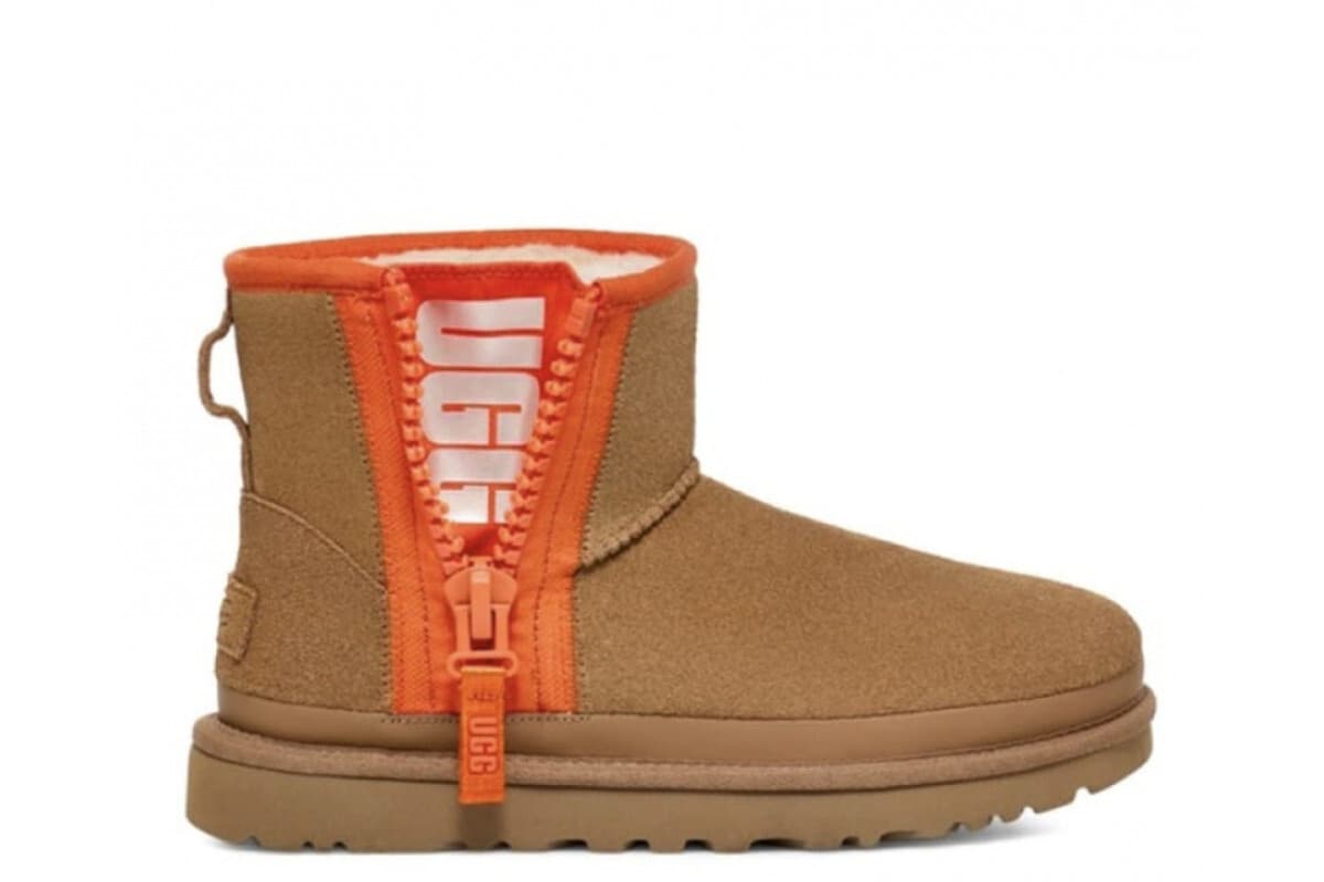 UGG Classic Mini Zipper Tape Logo Boot